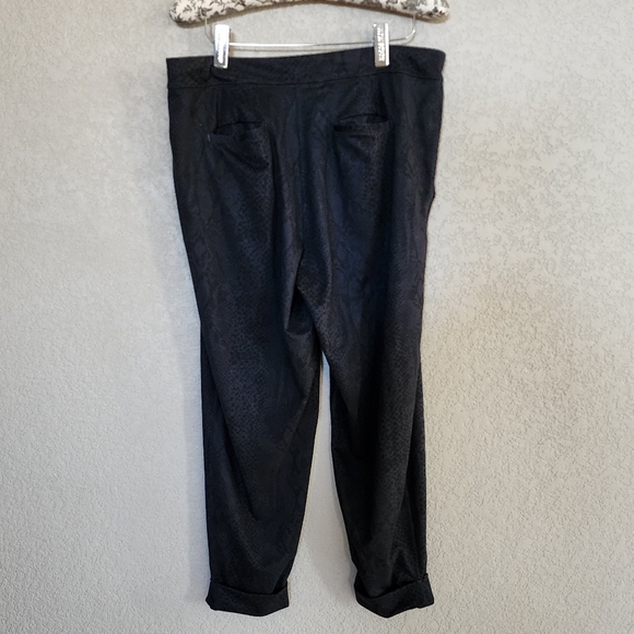Lululemon lounge Pants snake print - Picture 4 of 6